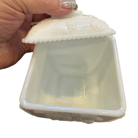 Vintage White Milk Glass Candy Dish W/Grape & Leaf Detail Square Lid - Picture 7 of 9